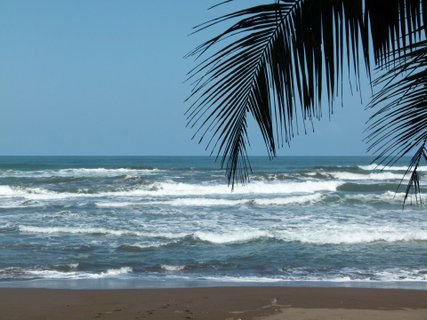 Drake Bay - Wellen am Strand