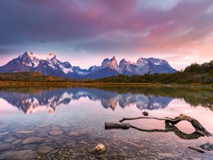 Rosarote Landschaft in Patagonien