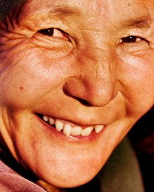 Lächelnde Frau in Mongolei