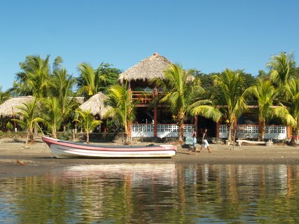 Nicaragua Rundreise - Fischerboot am Strand