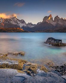See vor Gebirgskette Patagonien - Fotoreise