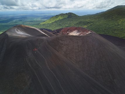 Nicaragua Rundreise - Sandboarding auf dem Vulkan Cerro Negro