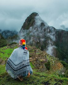 Mensch mit peruanischen Poncho Peru Rundreise 3 Wochen