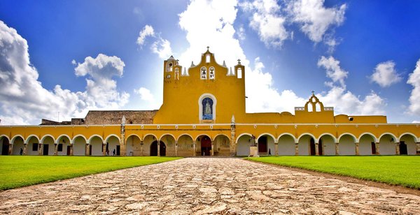 Yucatan Rundreise 2 Wochen - Izamal gelbe Gebäude