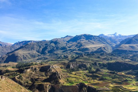 Peru und Bolivien Rundreise - Blick über Tal in den Anden
