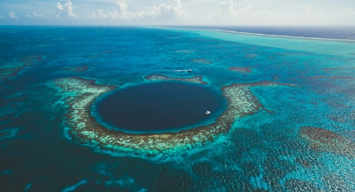 Das Blue Hole in Belize von oben
