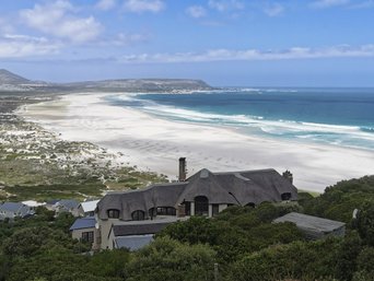 Breiter Strand in Südafrika