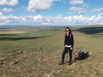Mongolei reisen erfahrung - frau auf feld