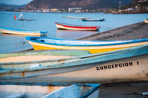 Baja California Rundreise - Fischerboote am Strand