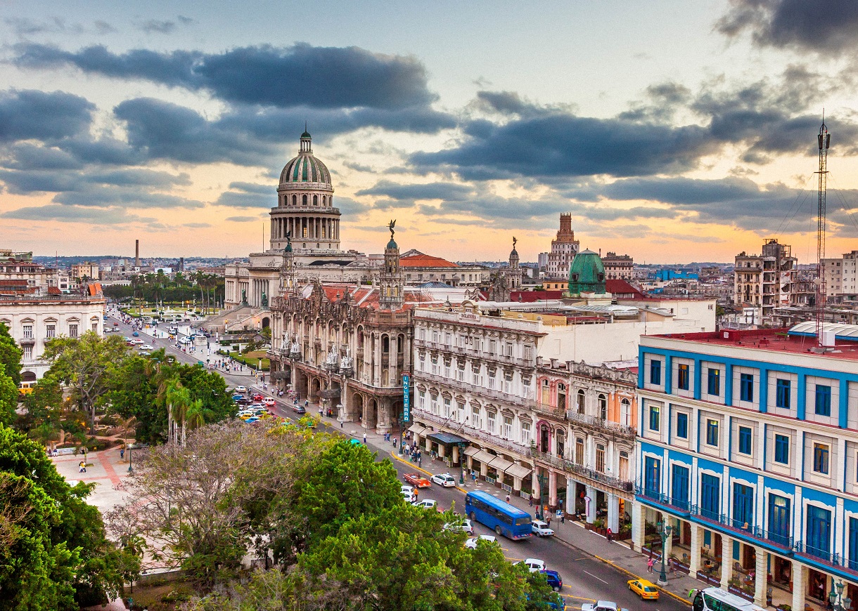 Blick auf die Stadt Havanna mit Wolken