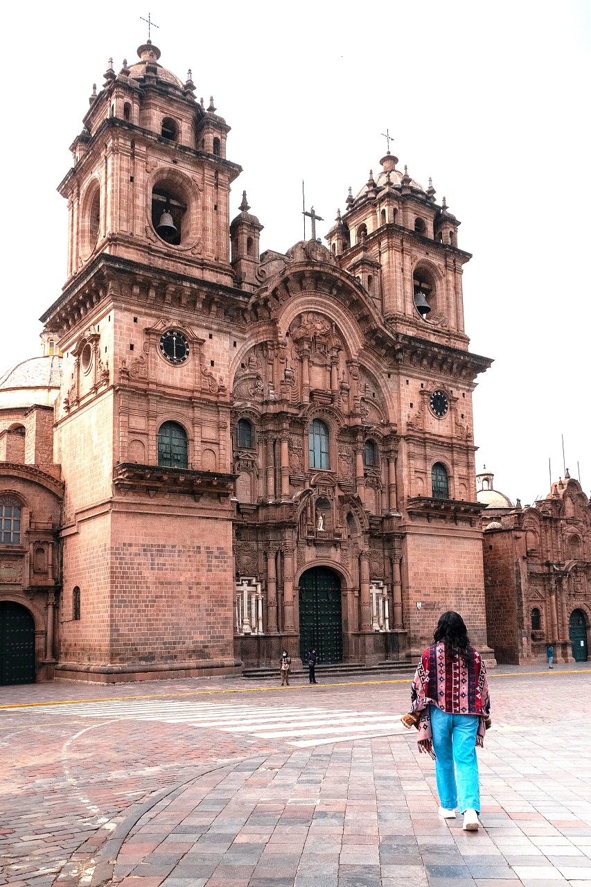 Frau in der Altstadt von Cusco
