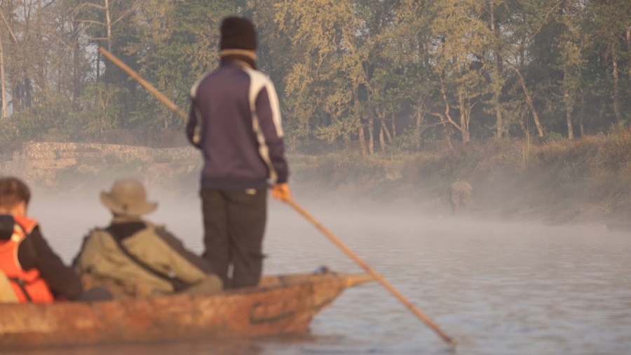 Boot auf dem Rapti-Fluss, Nepal Boot auf dem Rapti-Fluss, Nepal