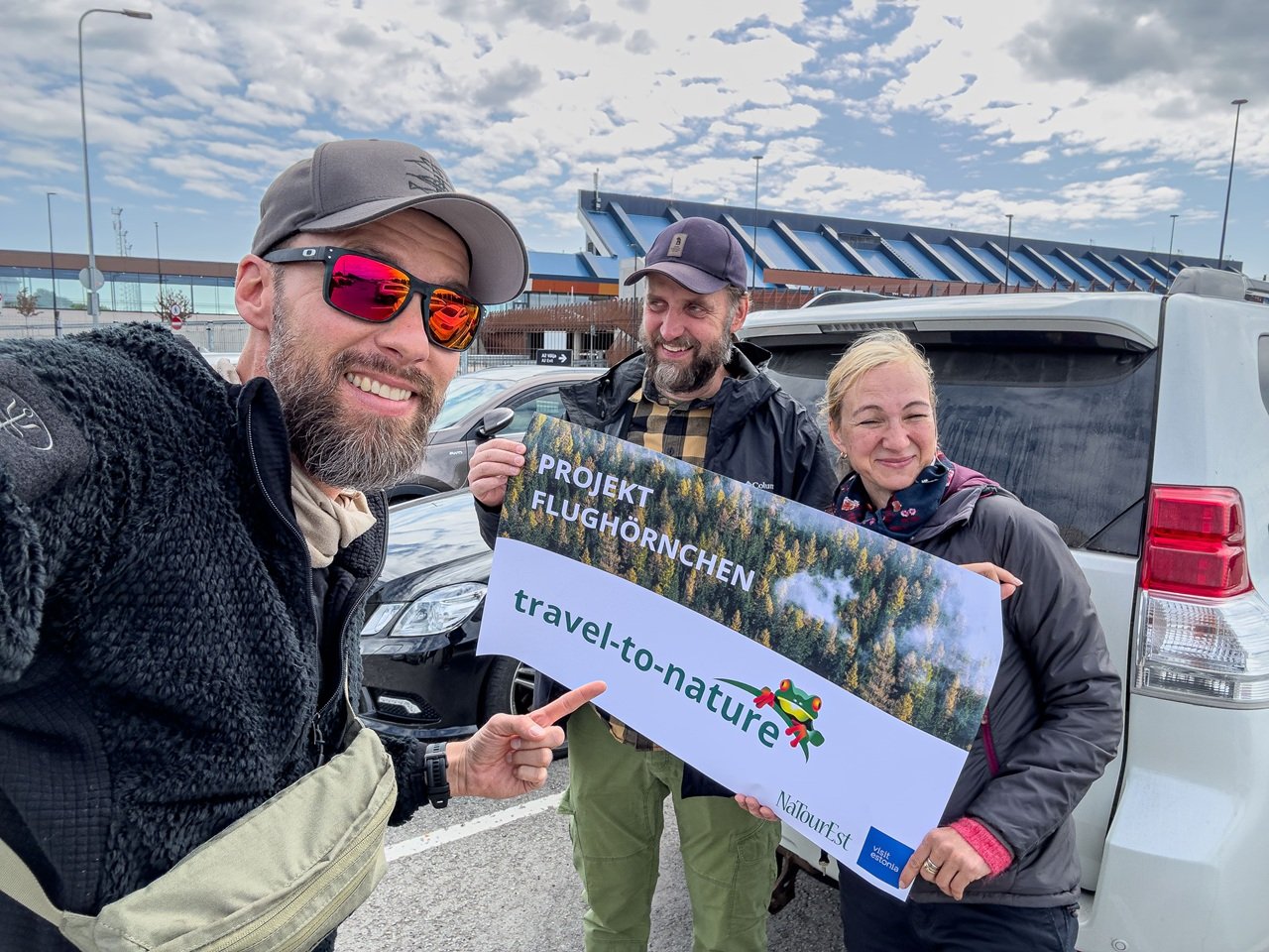 Team von travel-to-nature und NatourEst im Wald von Estland