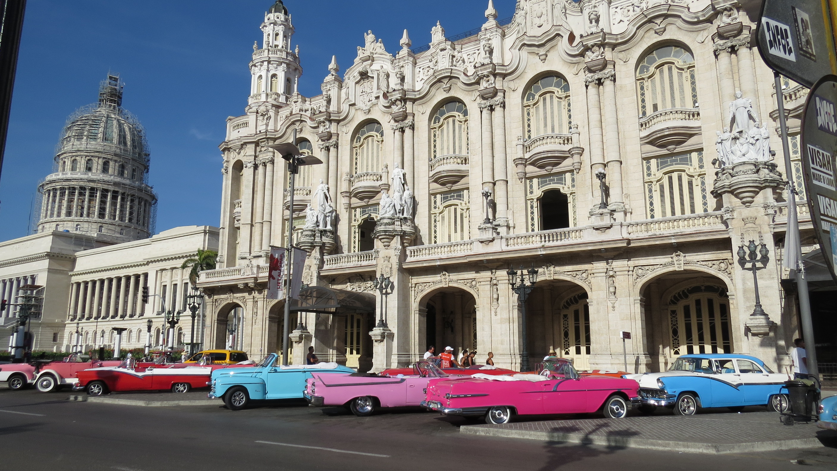 Havanna Kuba Stadt mit Oldtimern