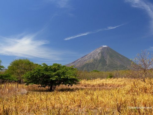 Panormaaufnahme eines Vulkans in Nicaragua.