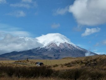 Der Vulkan Cotopaxi aus der Ferne