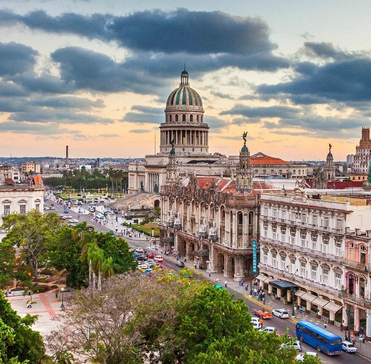 Blick auf die Stadt Havanna mit Wolken