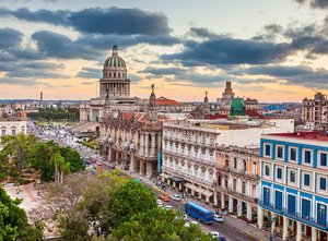 Blick auf die Stadt Havanna mit Wolken