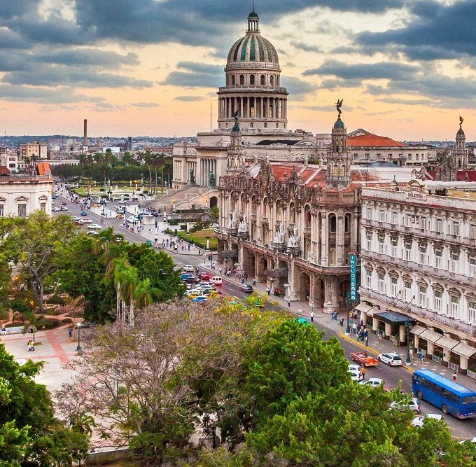 Blick auf die Stadt Havanna mit Wolken