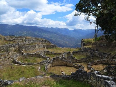 Unbekanntes Peru: Gemäuer von Kuelep