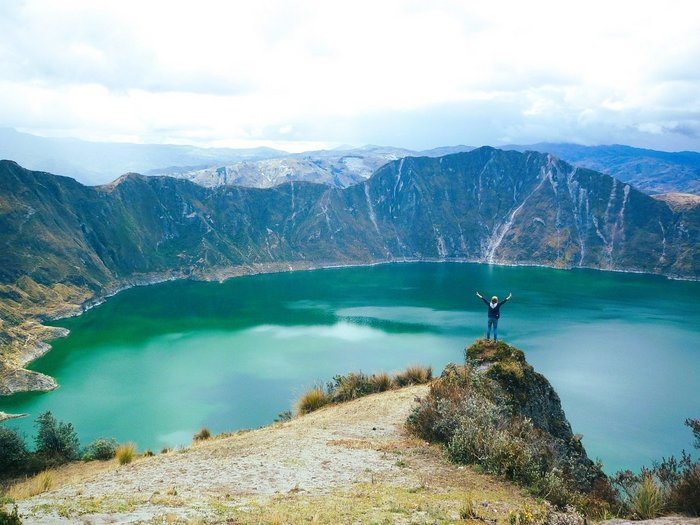 Mensch am Quilotoa Kratersee