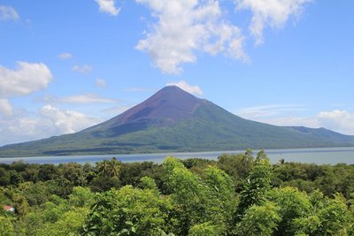 Blick auf den Vulkan Momotombo