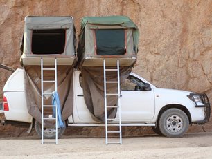 Dachzelt auf einem Mietwagen in Namibia