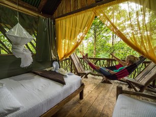 Hütte mit Hängematte in La Tigra