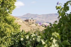 Kleines Weinbar Dorf aus der Ferne