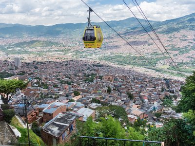 Seilbahn über Medellin in Kolumbien