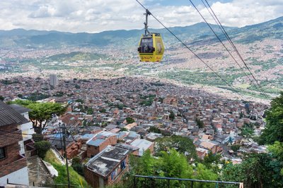Seilbahn über Medellin in Kolumbien