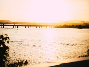Brücke im Sonnenuntergang