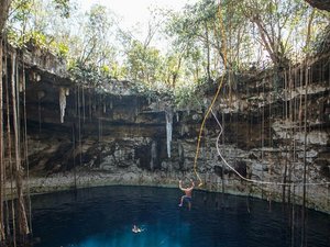 Mit Wasser gefüllte Höhle in Mexiko