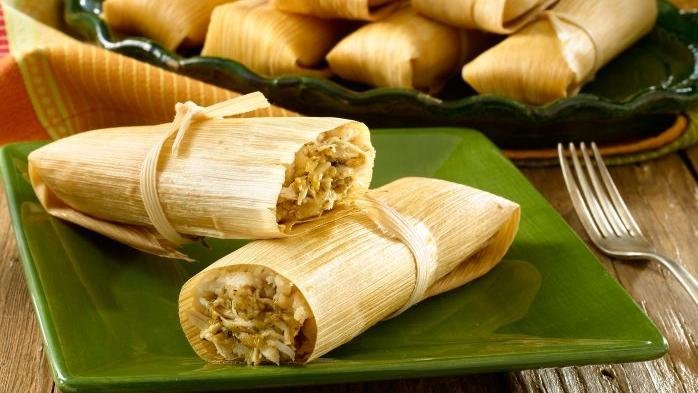 Typisches Gericht namens "Tamales" in Costa Rica an Weihnachten.