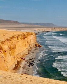 suedamerika-peru-paracas-küste.jpg Blick auf die Klippen von Paracas