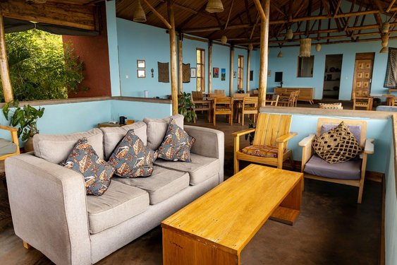 Lobby in der Isunga Lodge