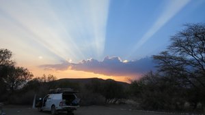 Sonnenuntergang in Namibia beim Camping