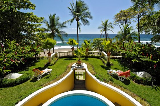 Costa Rica Individualreise: Blick aufs Meer und den Pool des Hotels Tango Mar