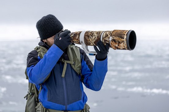 Reiseleiter mit Fotoapparat