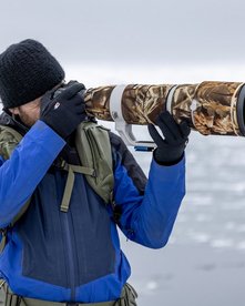 Reiseleiter fotografiert Landschaft