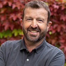 Rainer Stoll Gründer und Geschäftsführer Rainer Stoll schaut direkt in die Kamera und lächelt