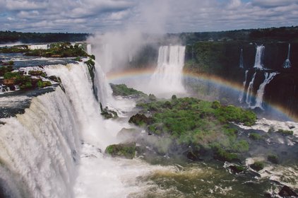 Iguazu Wasserfälle mit Regenbogen