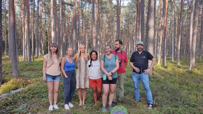 Unser Team im Wald von Estland bei einem Ausflug