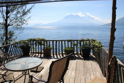 Café mit Aussicht auf den Atitlan See
