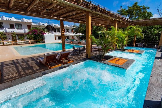 Pool im Hotel Fiesta