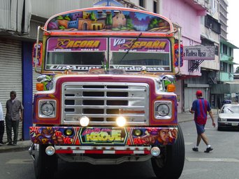 Bunter Bus in Panama
