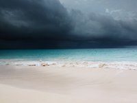 Ein Sturm zieht in der Karibik auf.