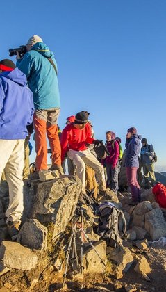 Reisegruppe beim Wandern auf dem Gipfel des Cerro Chirripo