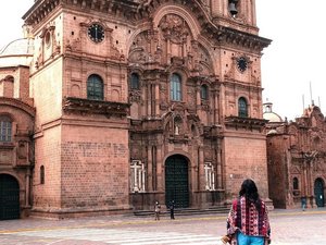 Frau in der Altstadt von Cusco