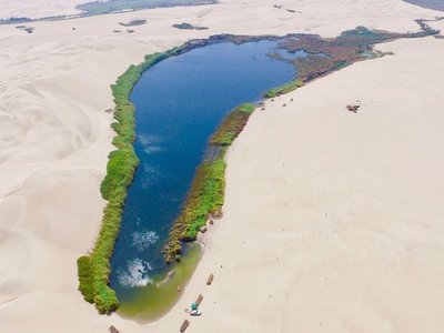 Unbekanntes Peru: Sicht von oben auf die Laguna de Moron, Südamerika